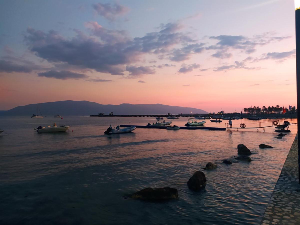 Lungomare Beach Apartments Vlore Ngoại thất bức ảnh